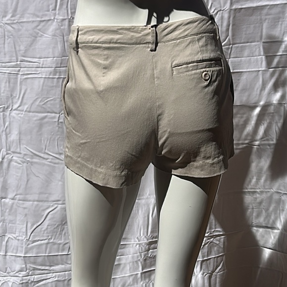 Express Shorts - Picture 2 of 6
